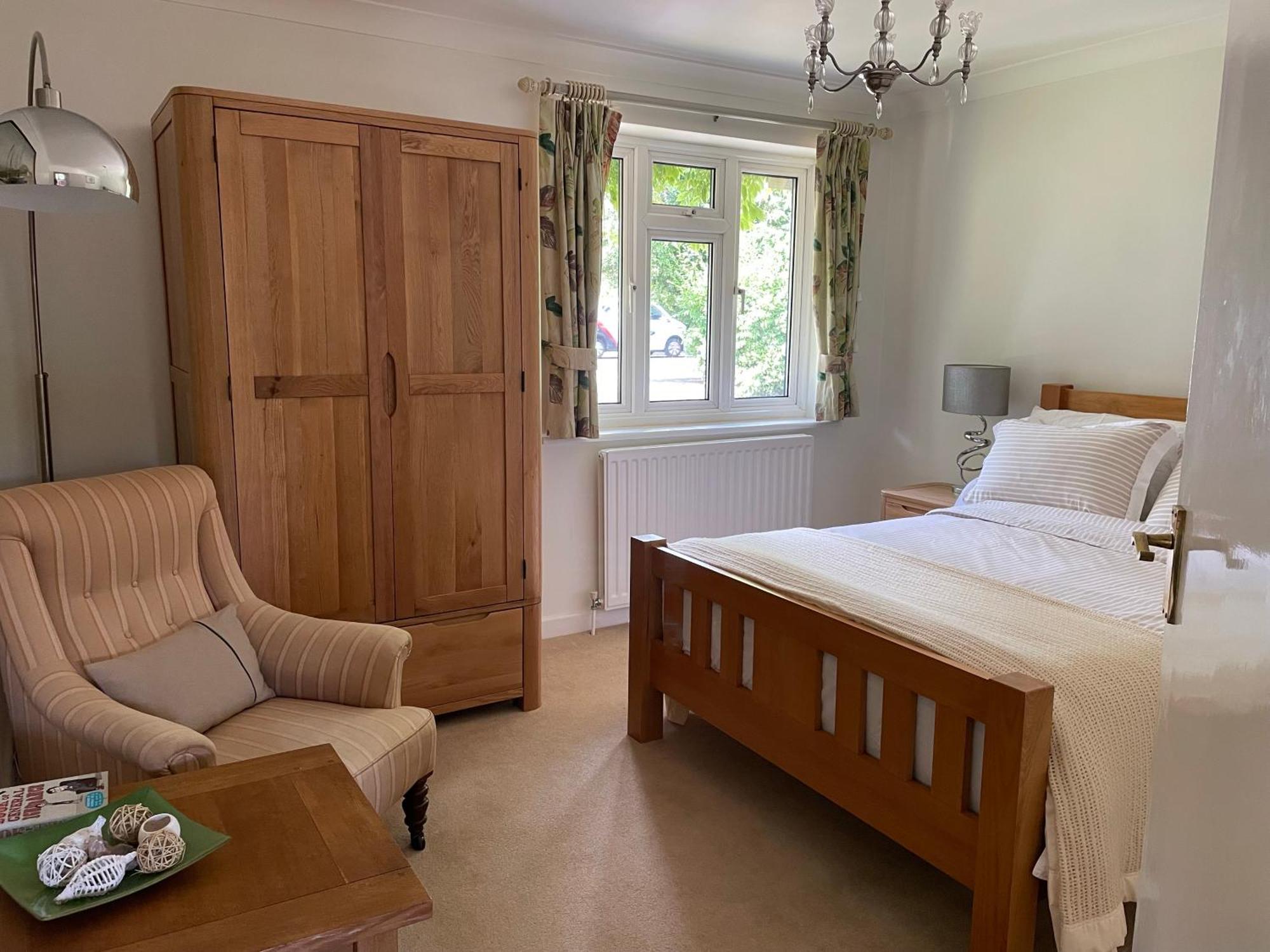 Charming Bournemouth House With Beautiful Spacious Gardens, 5 Min Drive To Beaches, Free Parking For 2-3 Cars Exteriör bild