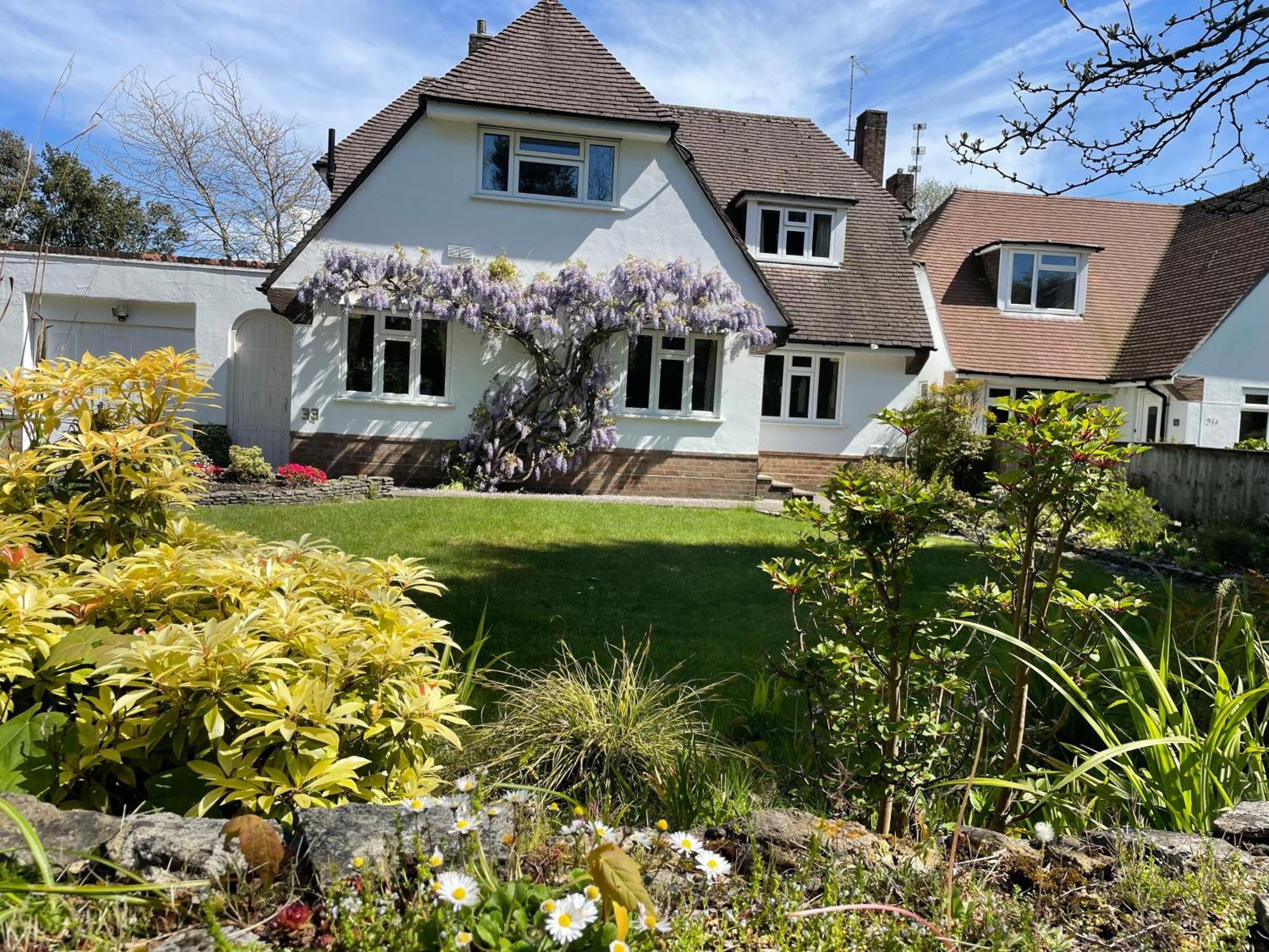 Charming Bournemouth House With Beautiful Spacious Gardens, 5 Min Drive To Beaches, Free Parking For 2-3 Cars Exteriör bild